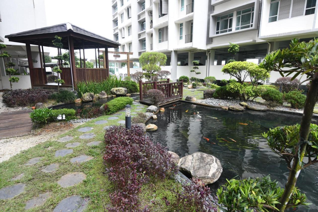 Mount Austin Midori 8 Pax Free Wi-fi 500mbps Netflix Pangsapuri