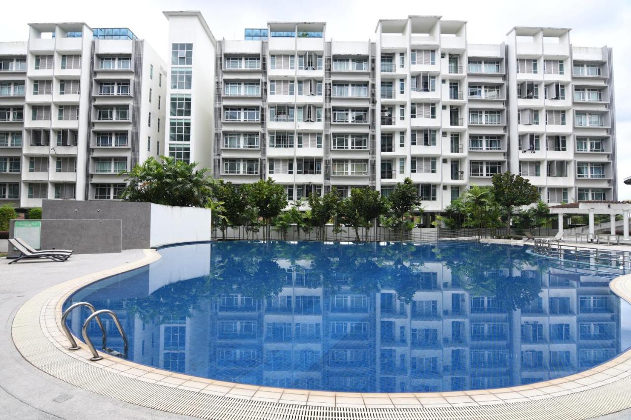 Pangsapuri Mount Austin Midori 8 Pax Free Wi-fi 500mbps Netflix Johor Bahru