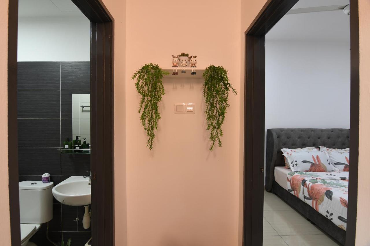 Pangsapuri Mount Austin Midori 8 Pax Free Wi-fi 500mbps Netflix Johor Bahru