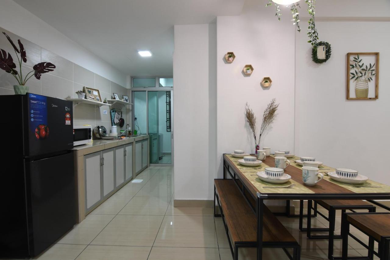 Mount Austin Midori 8 Pax Free Wi-fi 500mbps Netflix Pangsapuri