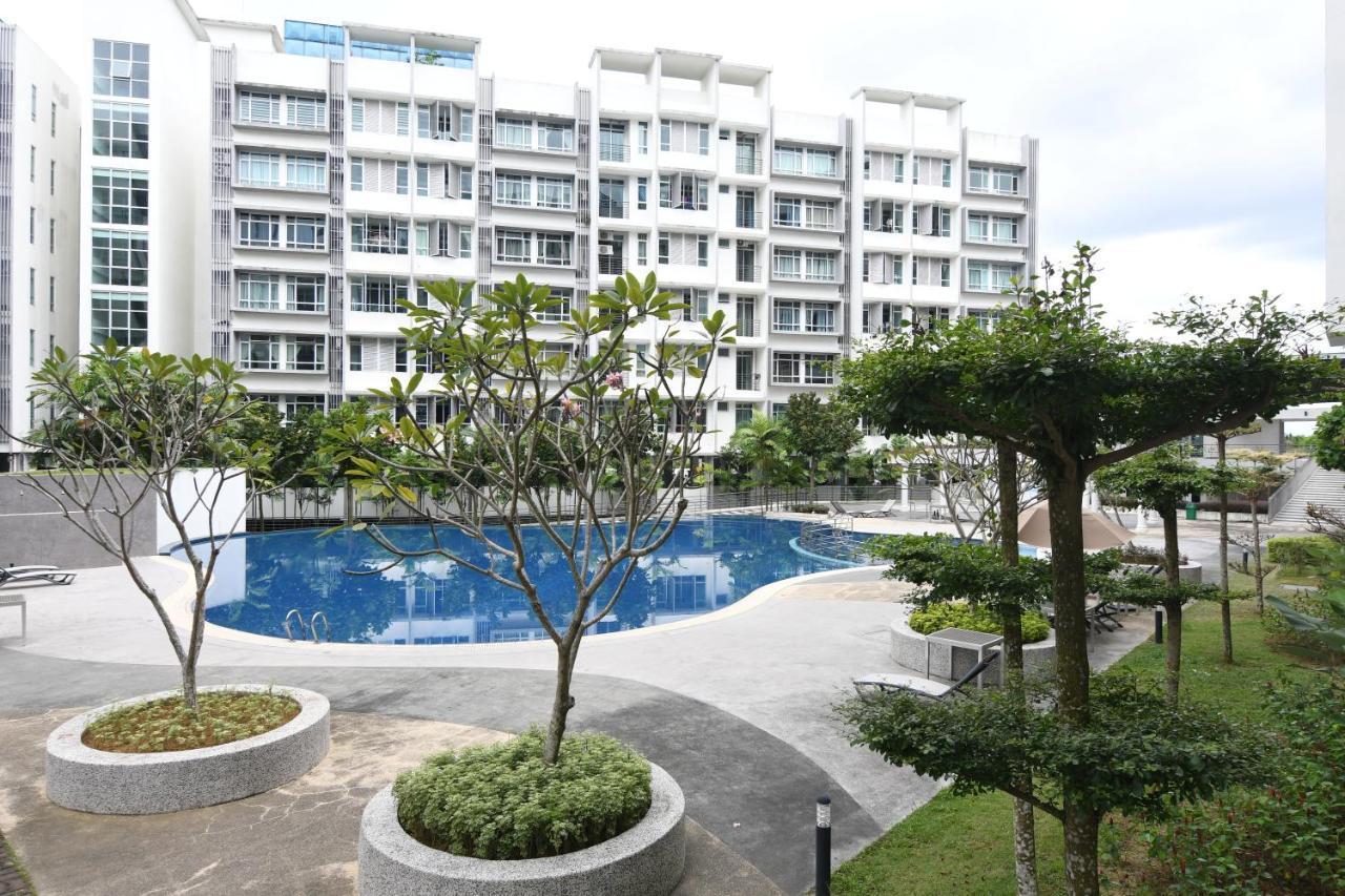 Mount Austin Midori 8 Pax Free Wi-fi 500mbps Netflix Johor Bahru