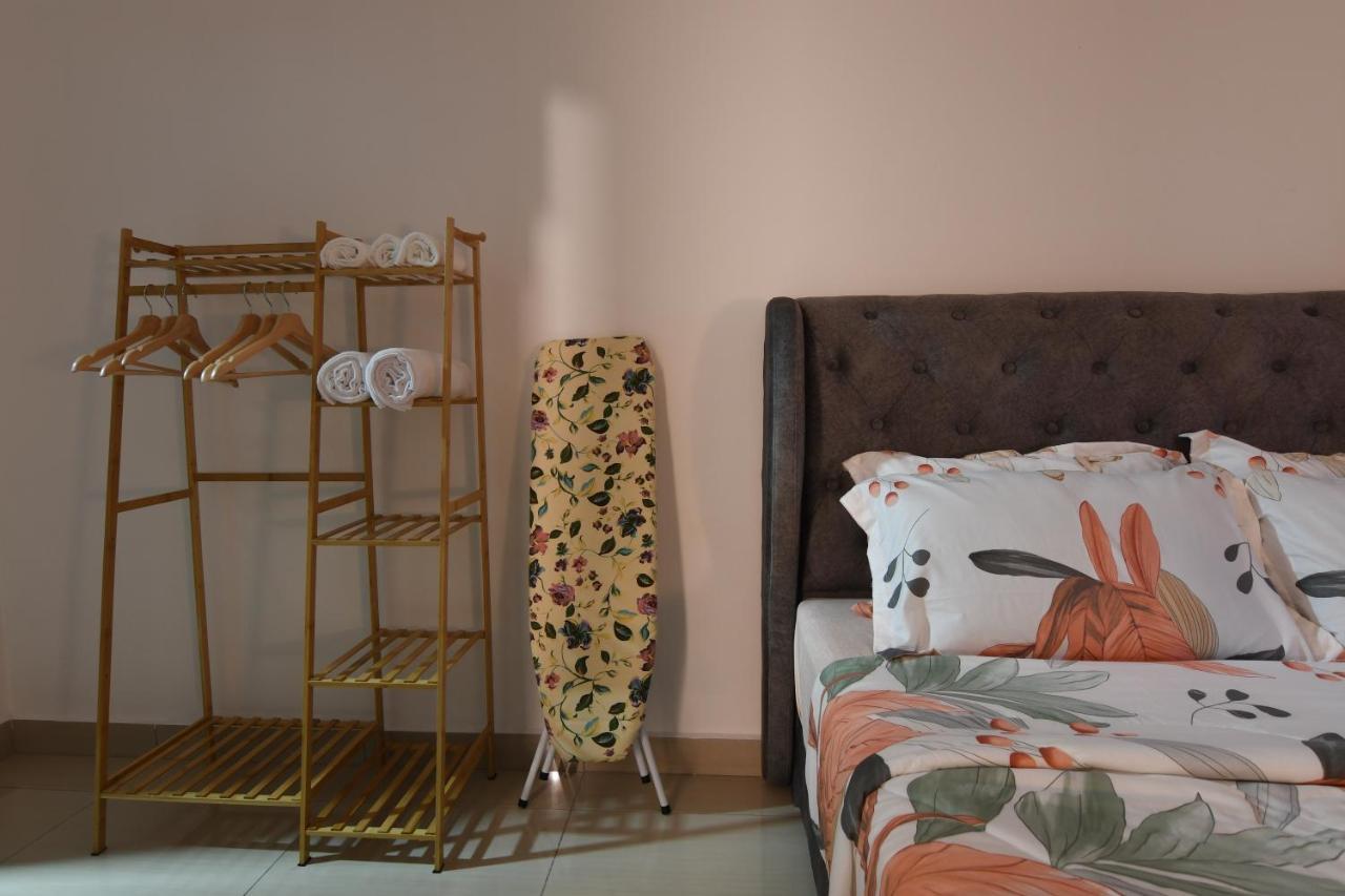 Pangsapuri Mount Austin Midori 8 Pax Free Wi-fi 500mbps Netflix Johor Bahru