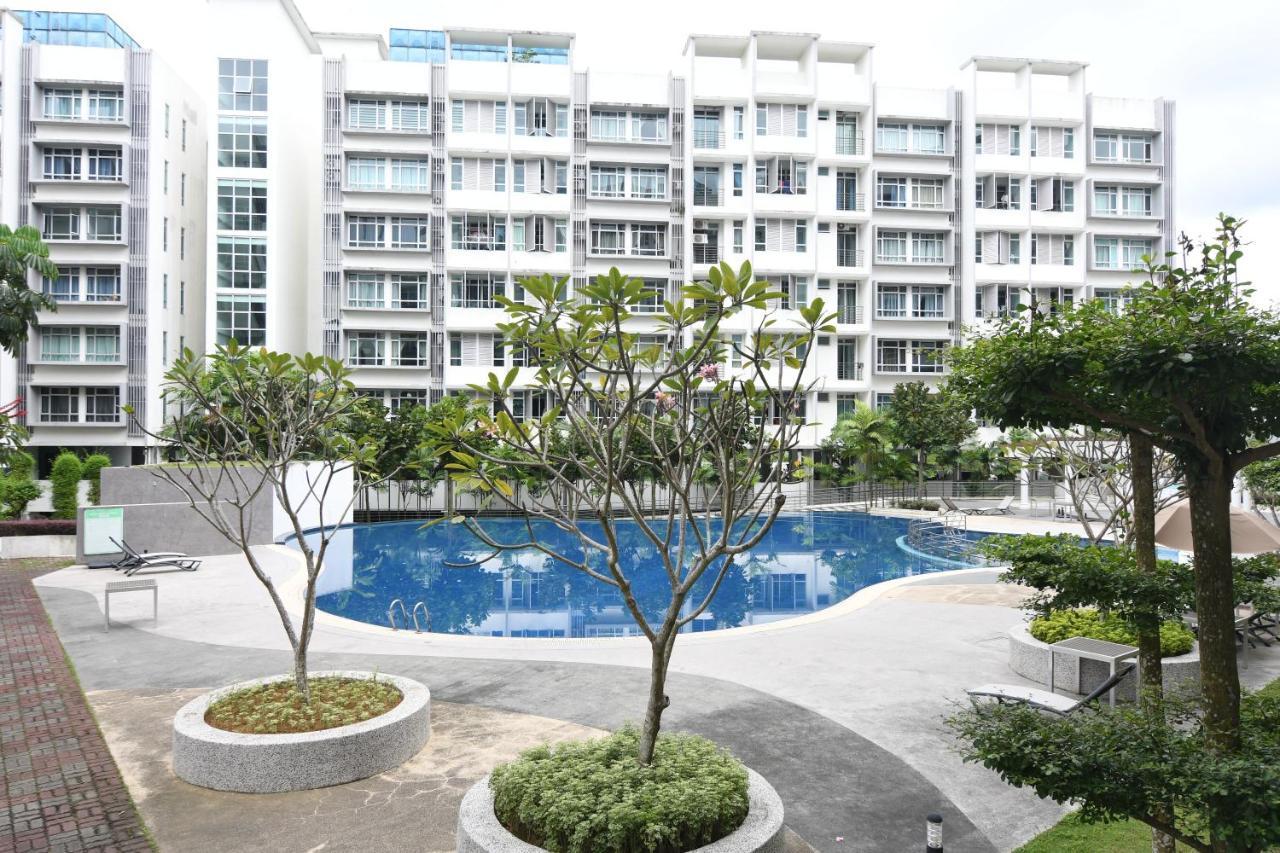 Mount Austin Midori 8 Pax Free Wi-fi 500mbps Netflix Pangsapuri